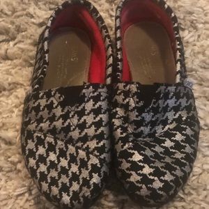 Women’s size 5.5 Toms gingham print black silver